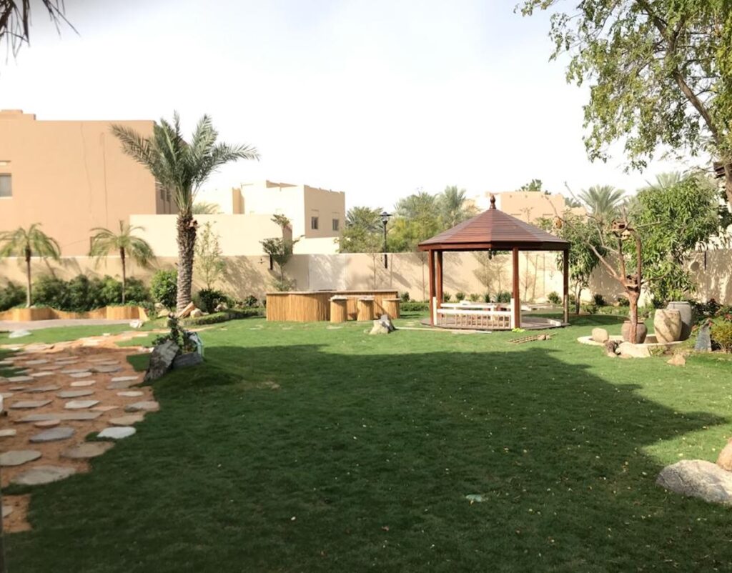 Outdoor Living Design Dubai: Best Plants, Furniture & Lighting Ideas